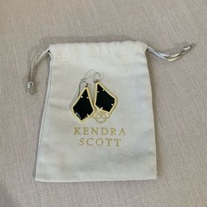 Kendra Scott Alex earring in black.